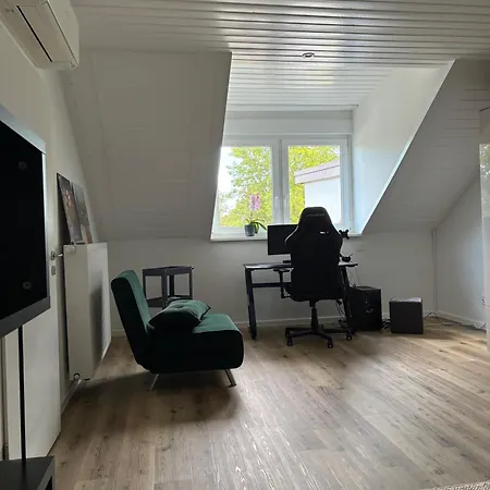 Apartment Klimatisierte Dachgeschoss-unterkunft In Speyer