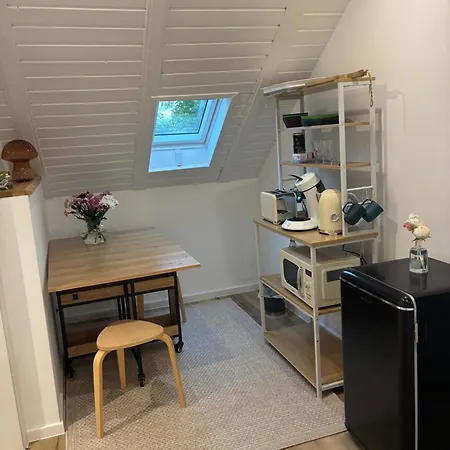 Apartment Klimatisierte Dachgeschoss-unterkunft In *