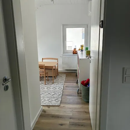 Apartment Klimatisierte Dachgeschoss-unterkunft In Speyer